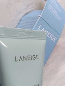 Laneige Water Bank  Hyaluronic Cleansing Foam ♥️💕