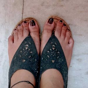 Stylish Black Cutout Flats