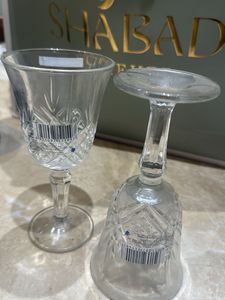 2 wine Glasses