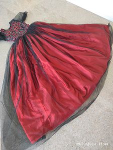 Party Wear Gaun