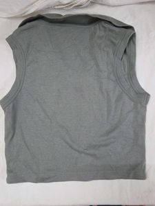 Outryt Sleeveless Polo Crop Top