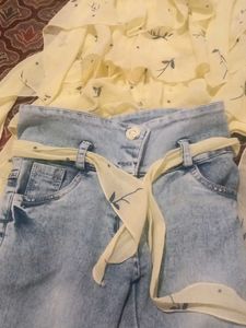 top and jeans capri