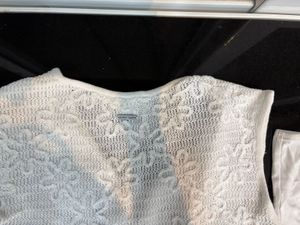 Chic White Cropped Vest Top