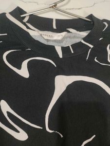 Black &amp; White Swirl Print Long Sleeve Top