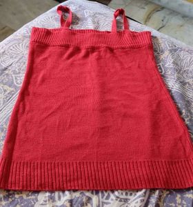 short and sleeveless top