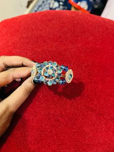 Stunning Blue Stone Bracelet new with tag