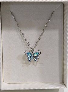 Trending 🦋 Pendant Necklace 💗💖