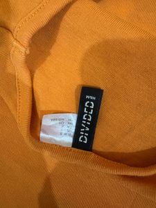 2 H&amp;M Graphic Tee