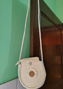Chic Woven Crossbody Bag with Pearl &amp; Daisy Accent