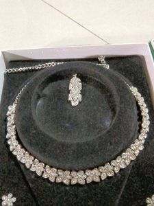 Sparkling Floral Jewellery Set
