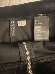 H&amp;M - Black Velvet Mini Skirt with Zipper