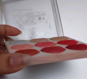 Heart-Shaped Blush Palette