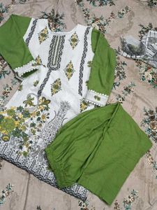 PRELOVED PAKISTANI FLORAL SUIT 3PCS 🌿