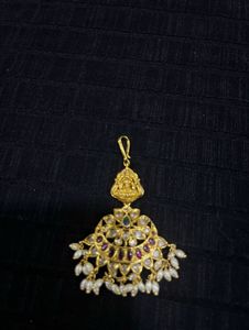 Exquisite Gold Maang Tikka with Pearls