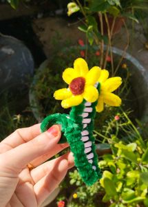 handmade pipe cleaner sunflower 🌻 Hair clutcher/