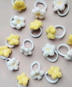set of four Crocheted hair tie✨at 99✨