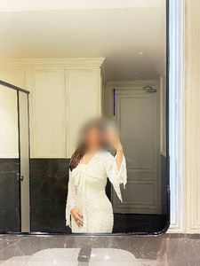 Savana Elegant White Lace Gown
