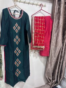 Elegant Green Kurta Set with Red Dupatta