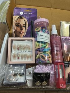 hamper 18 pcAssorted Beauty &amp; Accessory Lot