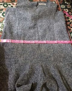Chic Sleeveless Flared Dress with Pockets