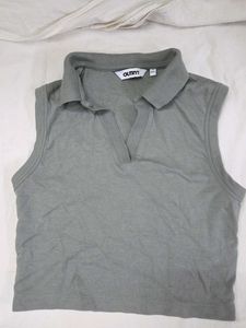 Outryt Sleeveless Polo Crop Top