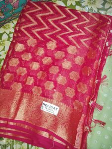 this is new hot pink saree ne