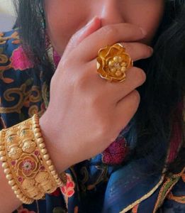 Exquisite Gold Floral Ring