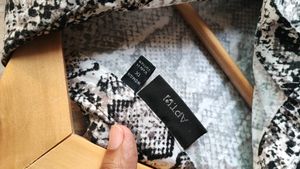 APT9 Women's XL Snakeskin Formal Shirt.