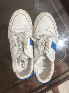 White &amp; Blue Roadster Sneakers