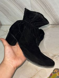 Chic Black Velvet Boots