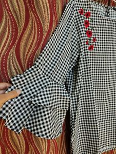 Chic Black &amp; White Checked Bell Sleeve Top