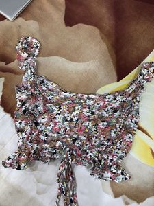 Floral Print Tie-Up Crop Top