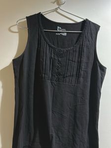 sleeveless black T shirt