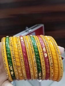 Vibrant Set of Traditional Bangles👍