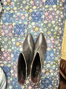 Chic Brown Block Heel Ankle Boots