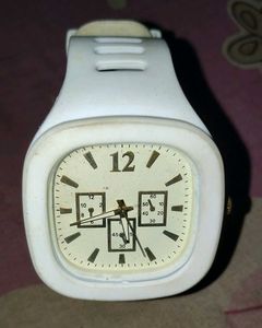 STYLISH WHITE SPORTS MEN'S WATCH (NON WORKING)