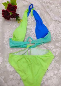Colorblock Cut-out One-Piece Swimsuit