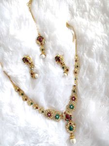 Exquisite Kundan & Pearl Necklace Set