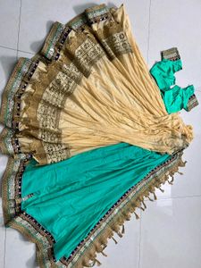 Very beautiful heavy work Saree 😍