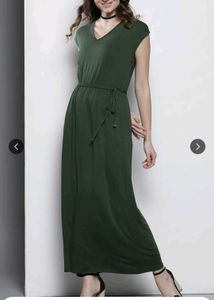 Elegant Green Maxi Dress with Lace Detail