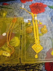 Forming gold haram with earrings combo