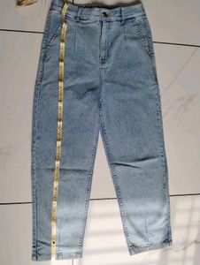 Light Wash Pleated Baggy Jeans