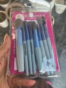Brand new Majestique Makeup Brush Set