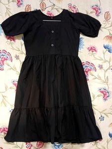 Chic Black Tiered Midi Dress