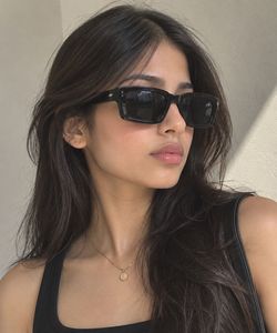 Chic Black Rectangular Sunglasses