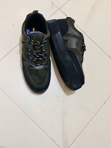 man black &amp; green camouflage low top sneakers