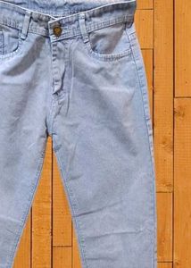 Light Wash Mom Fit Jeans Size 32