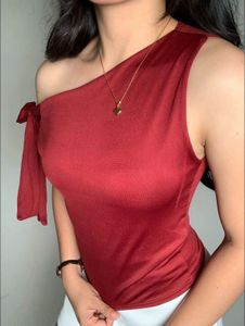 Chic One Shoulder Red Top