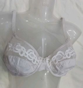 🪔 Elegant White Lace Trim Bra