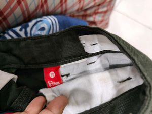 Gini &amp; Jony Kids pants (6 to 7 Y) shiny textur